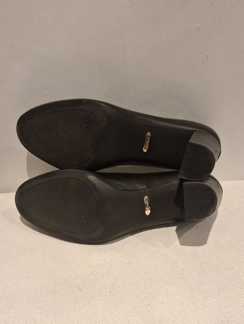 Vionic Mariana Black Chunky Heel Pump